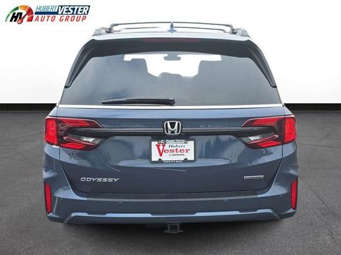 New 2026 Honda Odyssey Touring image 7