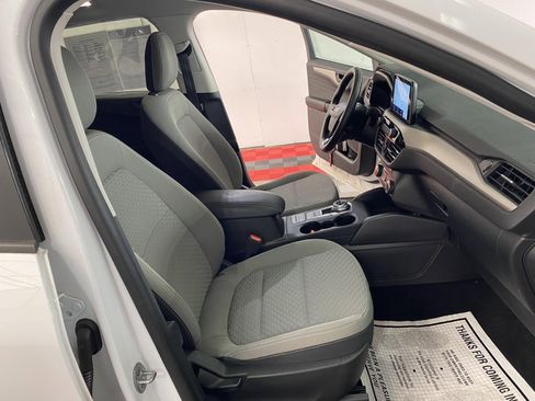 Used 2022 Ford Escape SE w/ Cold Weather Package AWD/4WD image 9