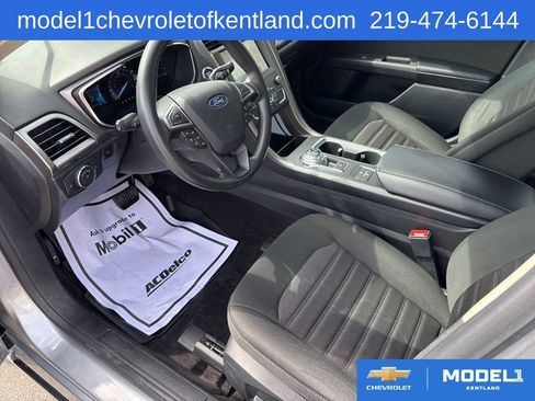 Used 2020 Ford Fusion SE FWD image 14