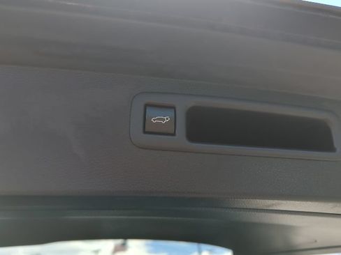 Used 2022 Toyota Highlander XLE AWD/4WD image 26