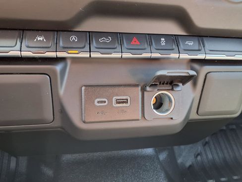 Used 2025 Chevrolet Silverado 1500 W/T image 6