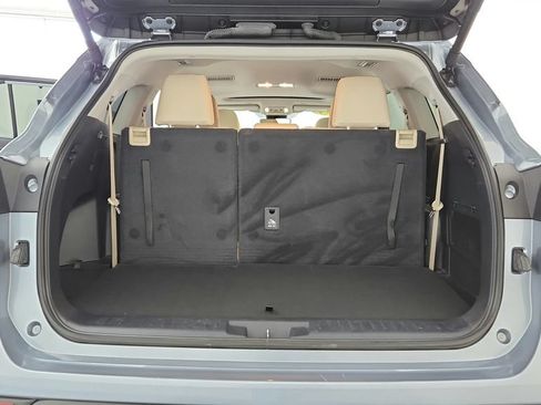 Certified 2024 Toyota Highlander XLE FWD image 25
