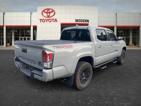 Used 2021 Toyota Tacoma TRD Sport w/ TRD Premium Sport Package AWD/4WD image 12