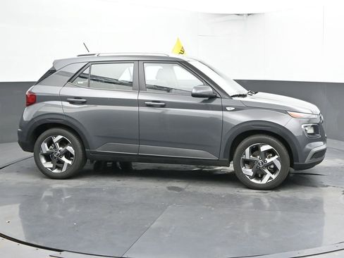 Used 2025 Hyundai Venue SEL image 12