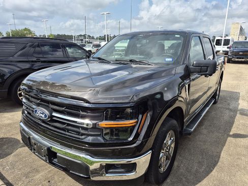Used 2024 Ford F150 XLT w/ Mobile Office Package RWD image 2