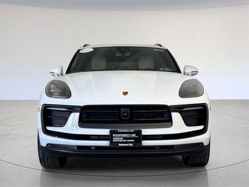 Used 2025 Porsche Macan image 11