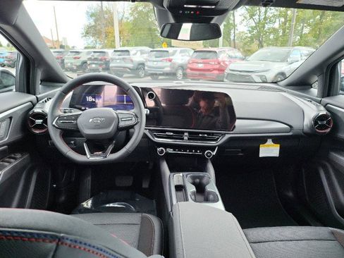 New 2025 Chevrolet Equinox EV RS image 18