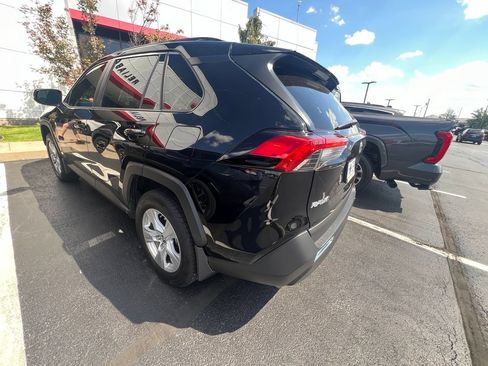 Used 2019 Toyota RAV4 XLE w/ Carpet Mat Package FWD image 5