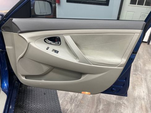 Used 2010 Toyota Camry image 32