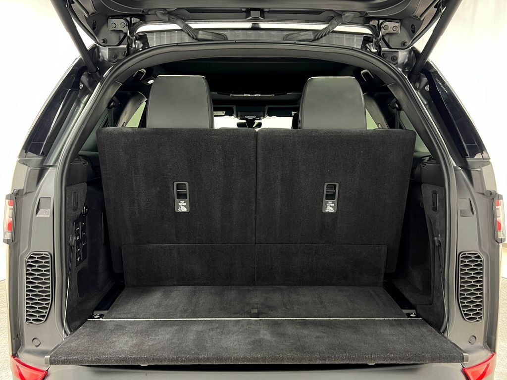 Used 2018 Land Rover Discovery HSE AWD/4WD image 30