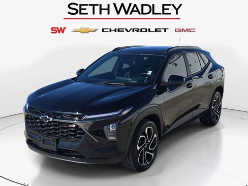 Used 2025 Chevrolet Trax RS w/ Driver Confidence Package FWD image 3