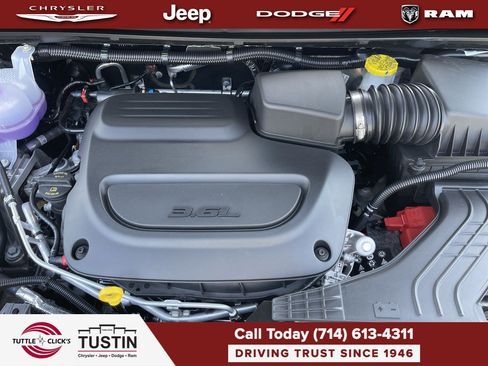 New 2026 Chrysler Pacifica Limited w/ Uconnect Theater Family Group FWD image 28