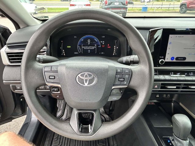 Used 2025 Toyota Camry LE FWD image 33