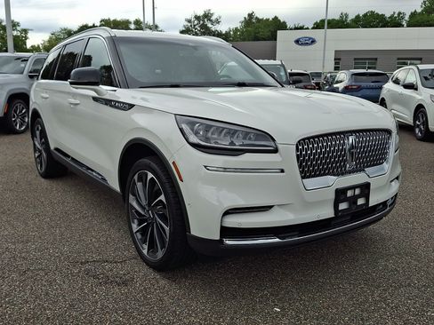 Used 2023 Lincoln Aviator Reserve w/ Equipment Group 201A AWD/4WD image 2