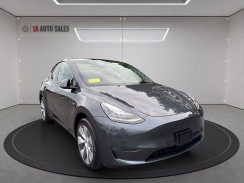 Used 2020 Tesla Model Y Long Range image 7