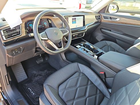 New 2026 Volkswagen Atlas SE image 12