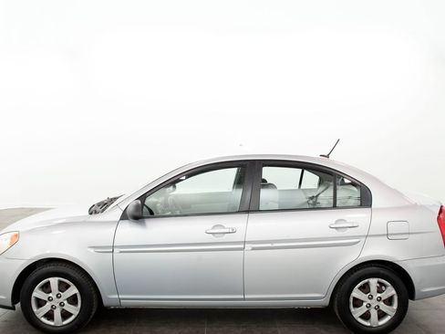 Used 2009 Hyundai Accent GLS w/ Popular Equipment Pkg 5 FWD image 4