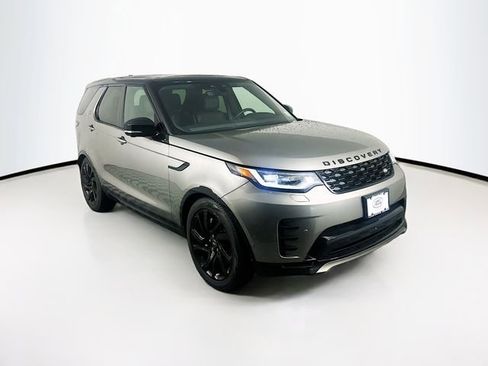 Used 2024 Land Rover Discovery Dynamic SE image 3