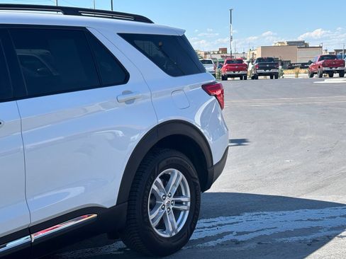 Used 2021 Ford Explorer XLT AWD/4WD image 7