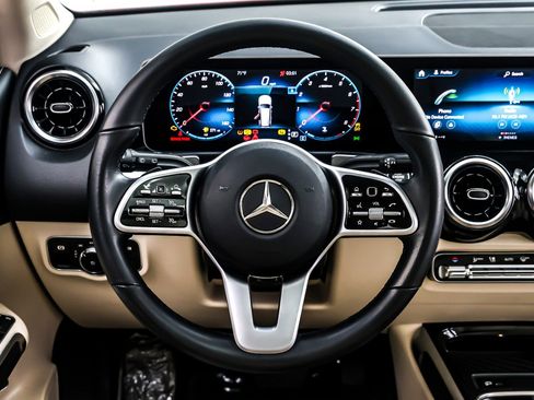 Used 2021 Mercedes-Benz GLB 250 4MATIC image 19