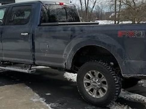 Used 2017 Ford F250 XLT w/ XLT Premium Package image 5