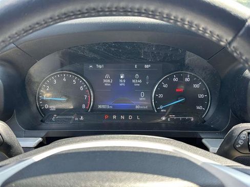 Used 2022 Ford Explorer XLT w/ Equipment Group 202A AWD/4WD image 16