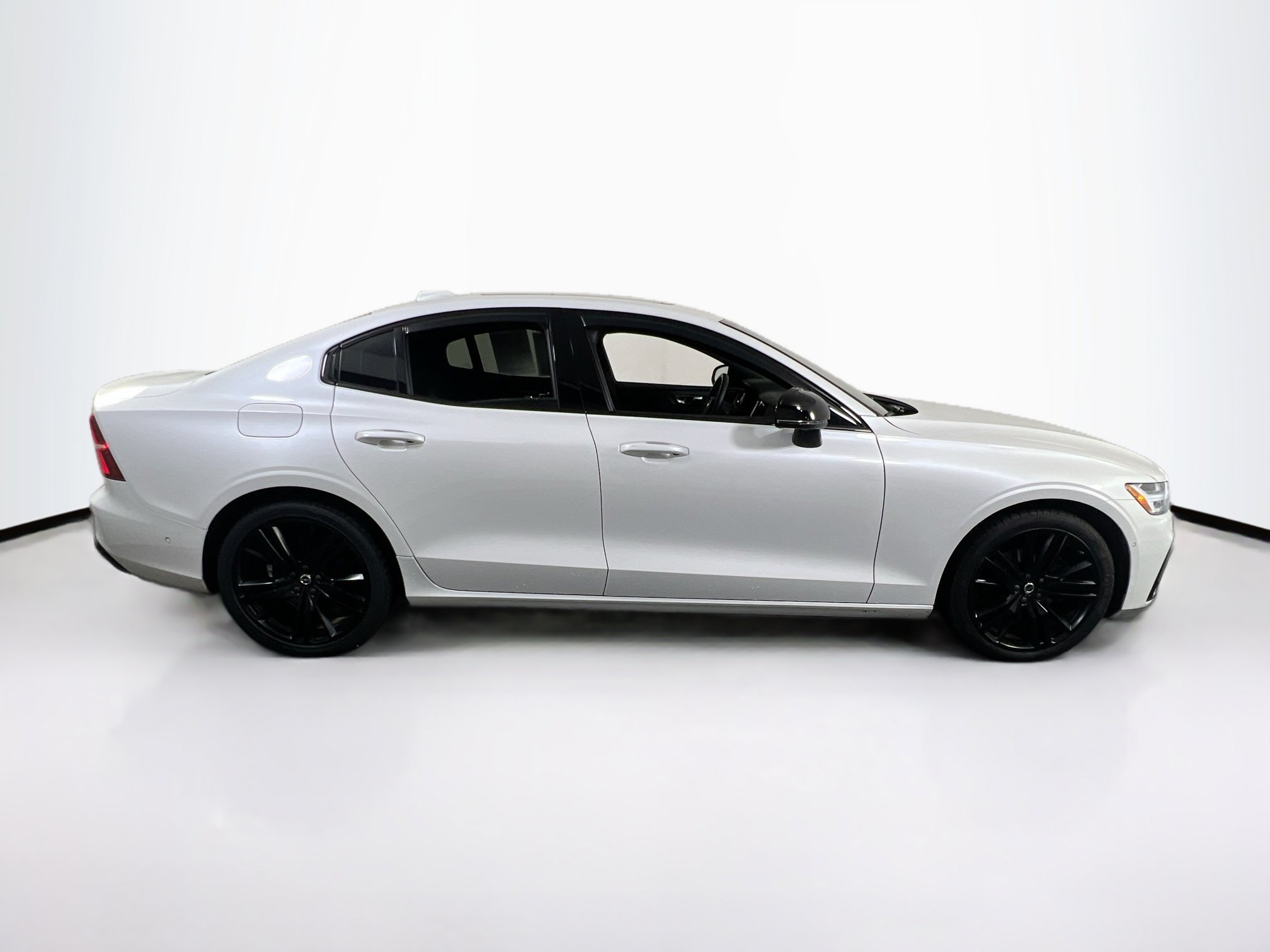 Used 2023 Volvo S60 B5 Plus w/ Climate Package AWD/4WD image 4