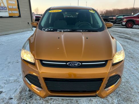 Used 2016 Ford Escape SE image 2