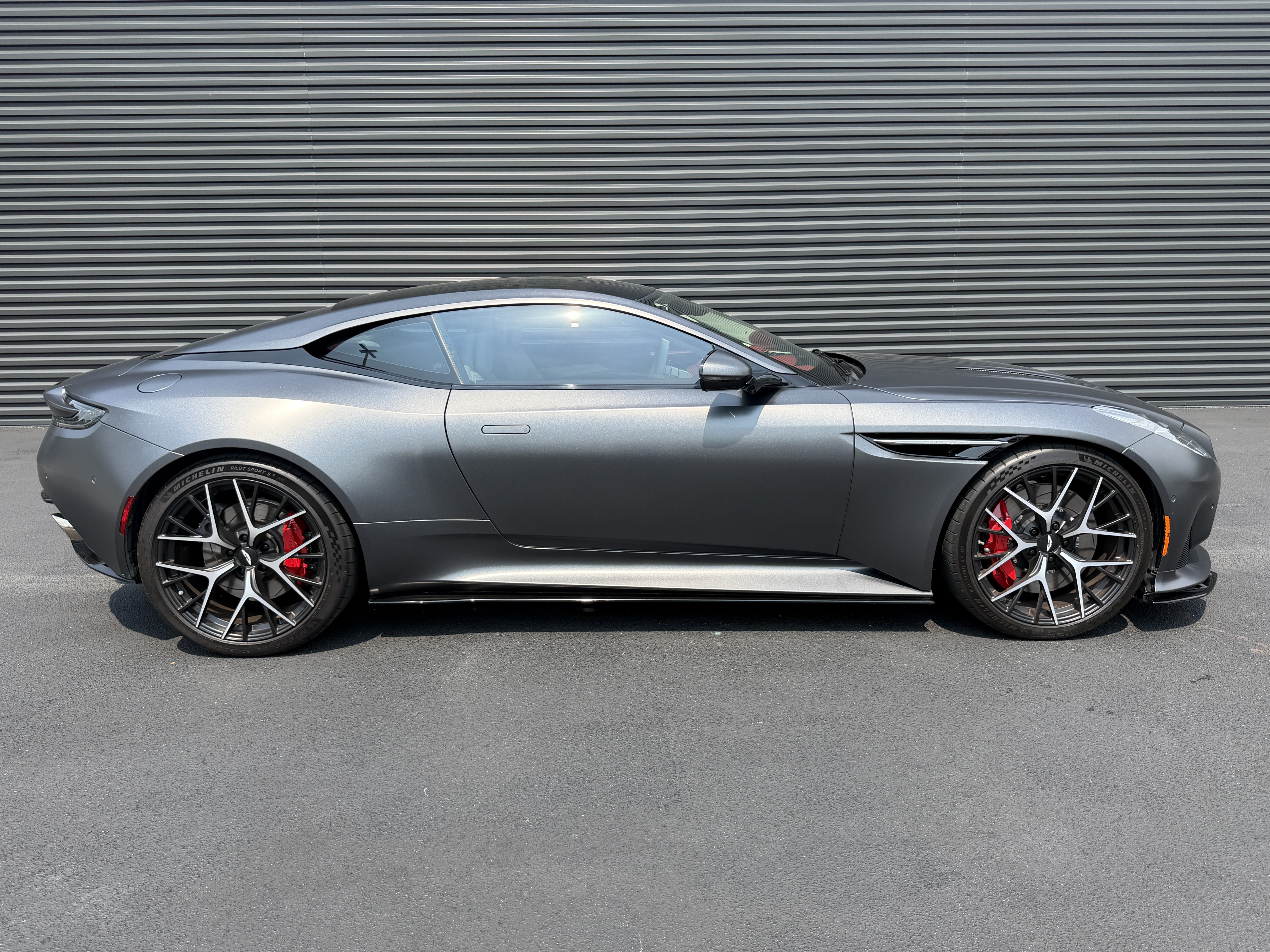 Used 2024 Aston Martin DB12 Coupe RWD image 8