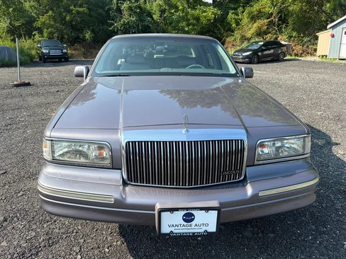 Used 1995 Lincoln Town Car Signature RWD image 13