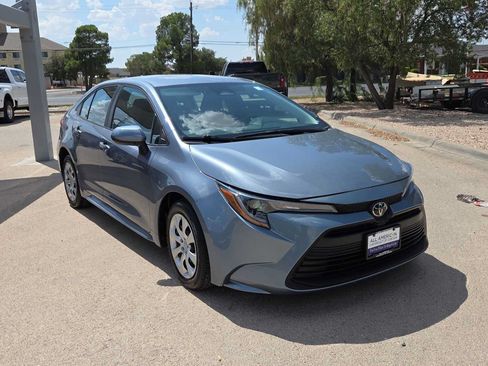 Used 2024 Toyota Corolla LE FWD image 2