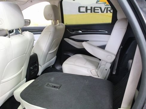 Used 2023 Buick Enclave Essence image 17