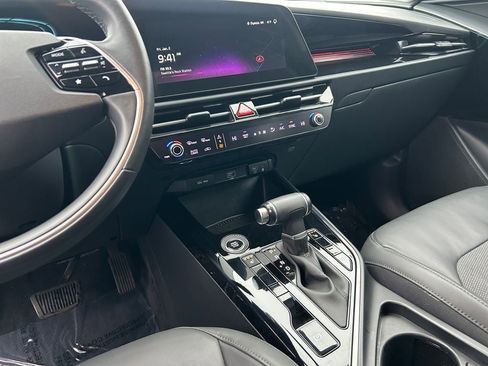 Used 2023 Kia Niro EX image 20