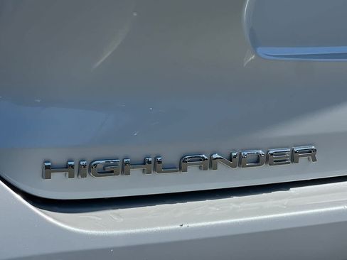 Used 2022 Toyota Highlander L AWD/4WD image 33