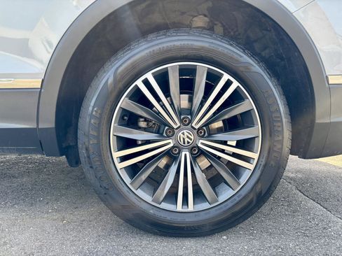 Used 2018 Volkswagen Tiguan SEL AWD/4WD image 30