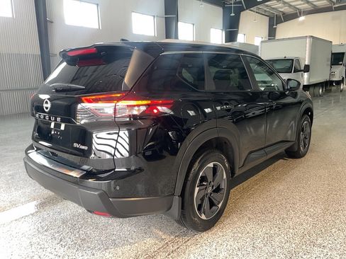 Used 2024 Nissan Rogue SV w/ SV Premium Package image 19
