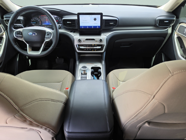 Used 2024 Ford Explorer XLT RWD image 19