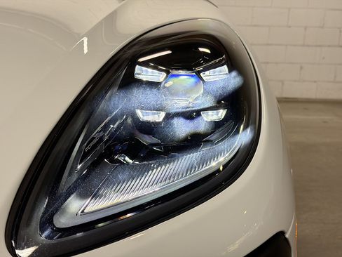 Used 2025 Porsche Macan image 10