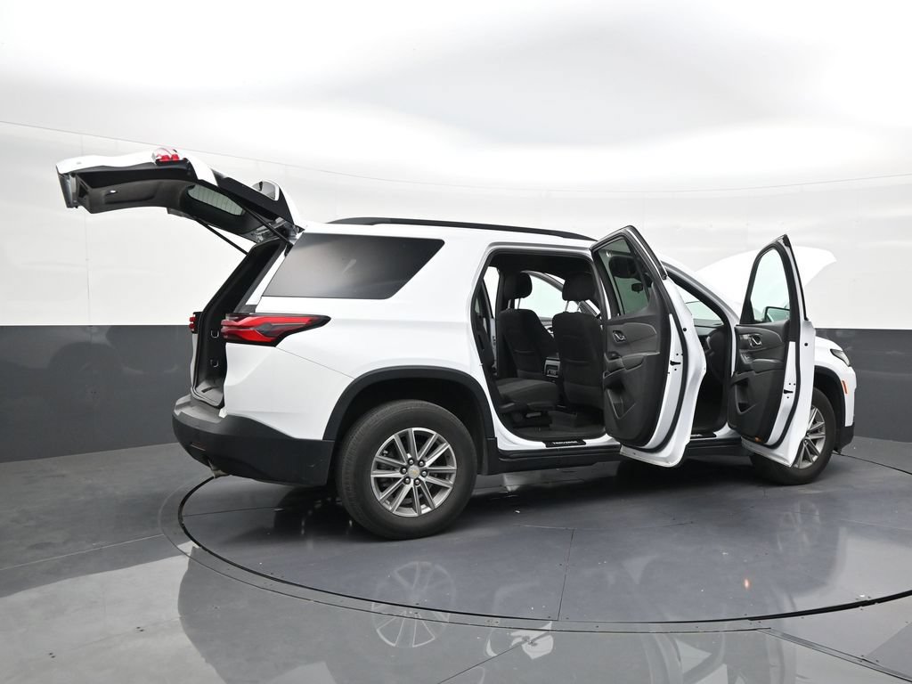 Used 2023 Chevrolet Traverse LT FWD image 25