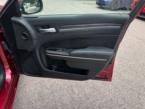 Used 2018 Chrysler 300 Touring L AWD/4WD image 20