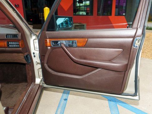 Used 1986 Mercedes-Benz 420 SEL image 22