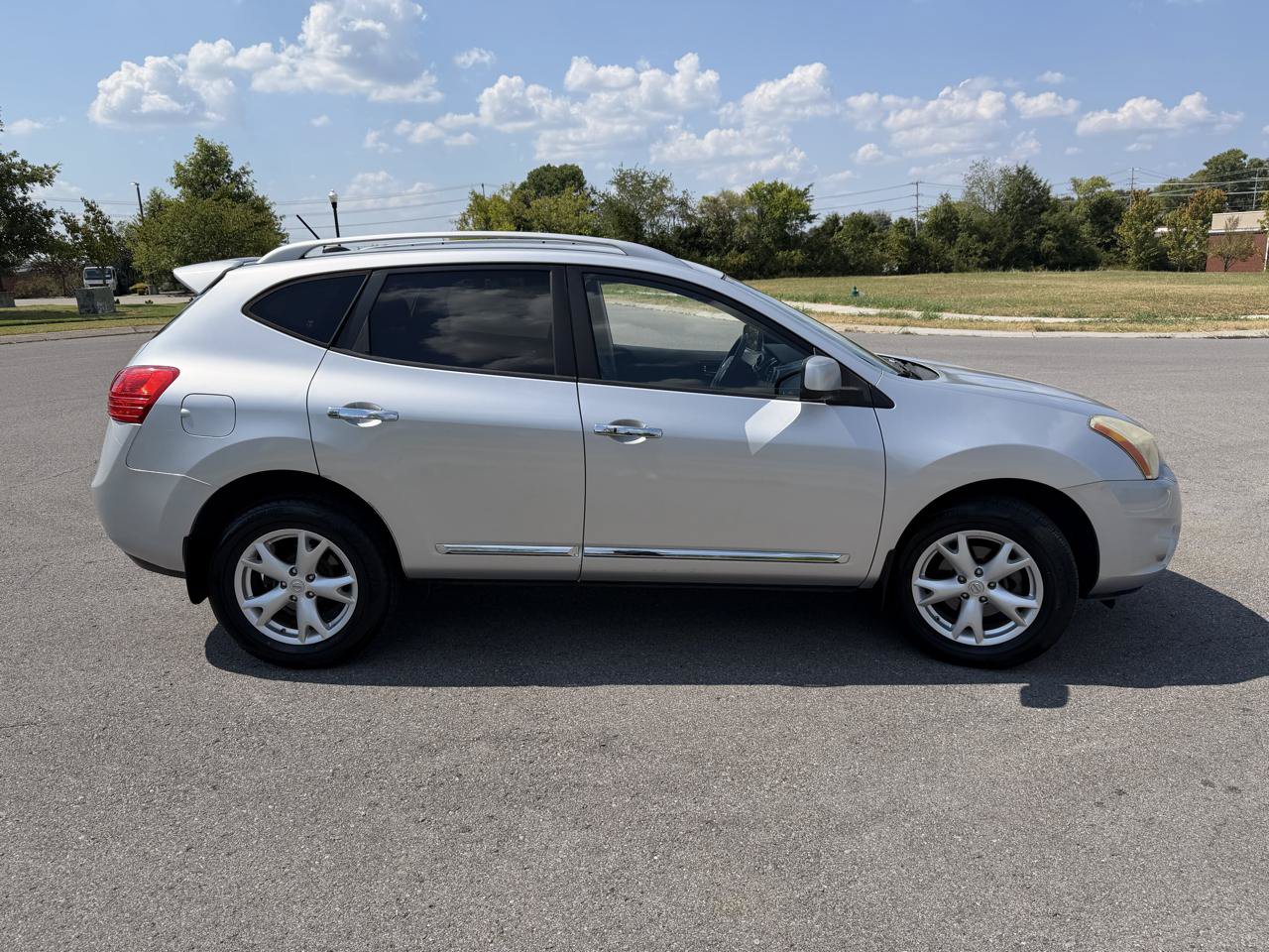 Used 2011 Nissan Rogue SV FWD image 4