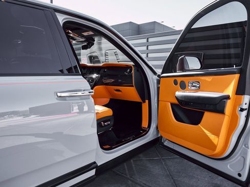 Used 2024 Rolls-Royce Cullinan Black Badge image 24