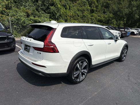 Certified 2024 Volvo V60 B5 Cross Country Plus w/ Protection Package Premier AWD/4WD image 12