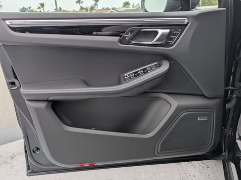 New 2025 Porsche Macan S image 13