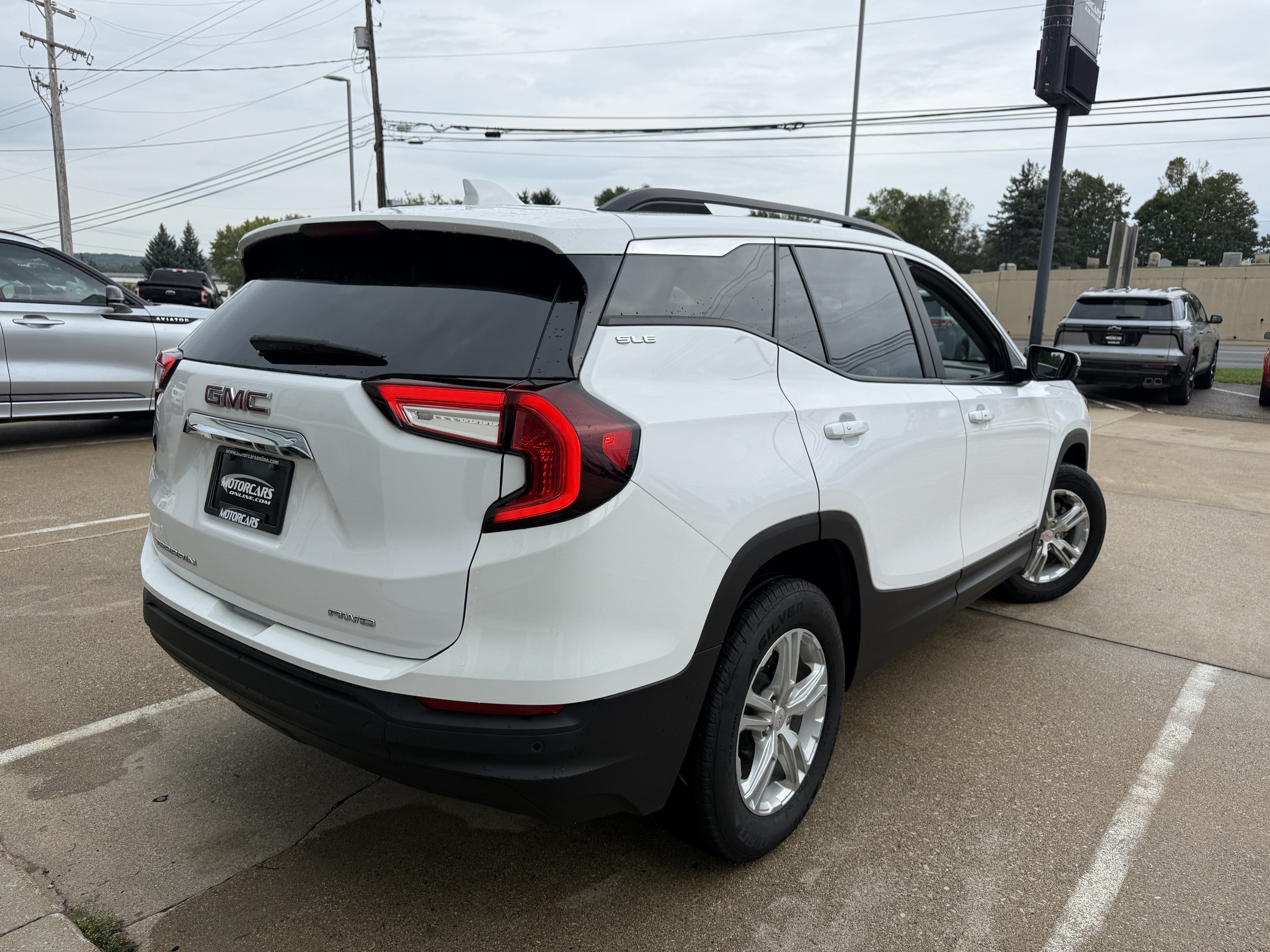 Used 2023 GMC Terrain SLE w/ Driver Convenience Package AWD/4WD image 5