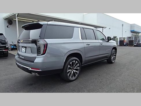 New 2026 Chevrolet Suburban High Country image 25