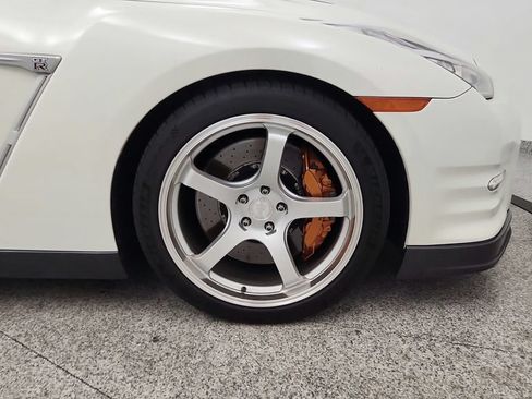 Used 2016 Nissan GT-R Premium AWD/4WD image 25