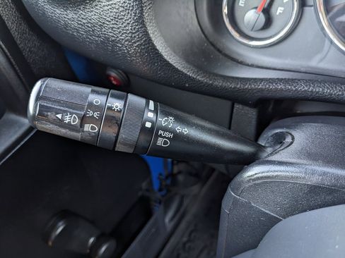 Used 2015 Jeep Wrangler Sport image 33