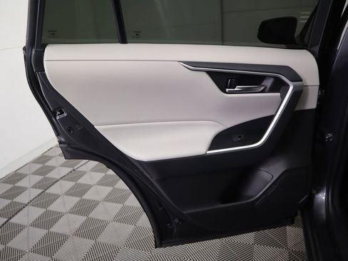Used 2025 Toyota RAV4 XLE image 26